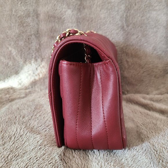 Authentic Chanel flap bag - Picture 5 of 17